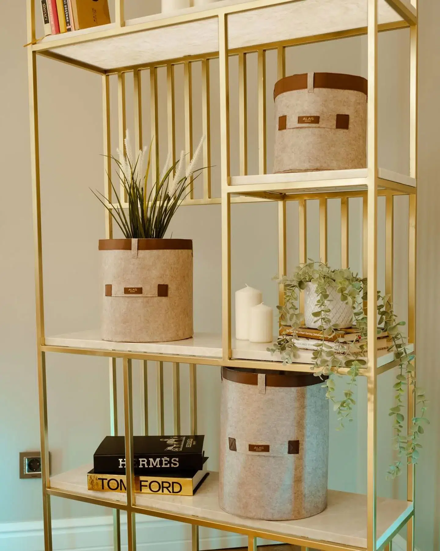 Deri Şeritli Yuvarlak Çok Amaçlı Düzenleyici Organizer Kutu Keçe Sepet (3`lü Set) Deri Şeritli Yuvarlak Çok Amaçlı Düzenleyici Organizer Kutu Keçe Sepet (3`lü Set)