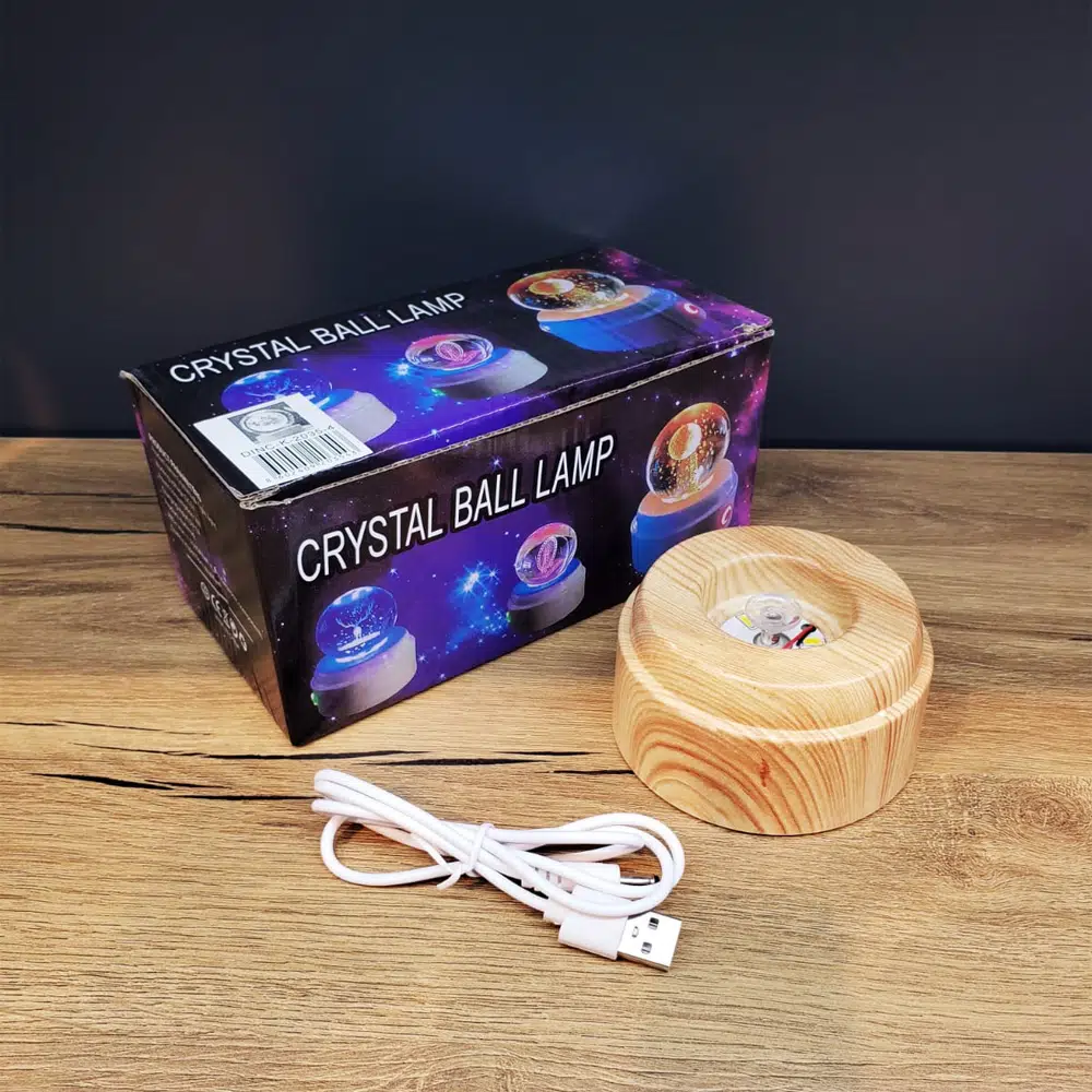 Dönen Işıklı Cam Küre - Kalp Tasarımlı - Ahşap Görünümlü Stand - USB Bağlantılı Gece Lambası Dönen Işıklı Cam Küre - Kalp Tasarımlı - Ahşap Görünümlü Stand - USB Bağlantılı Gece Lambası