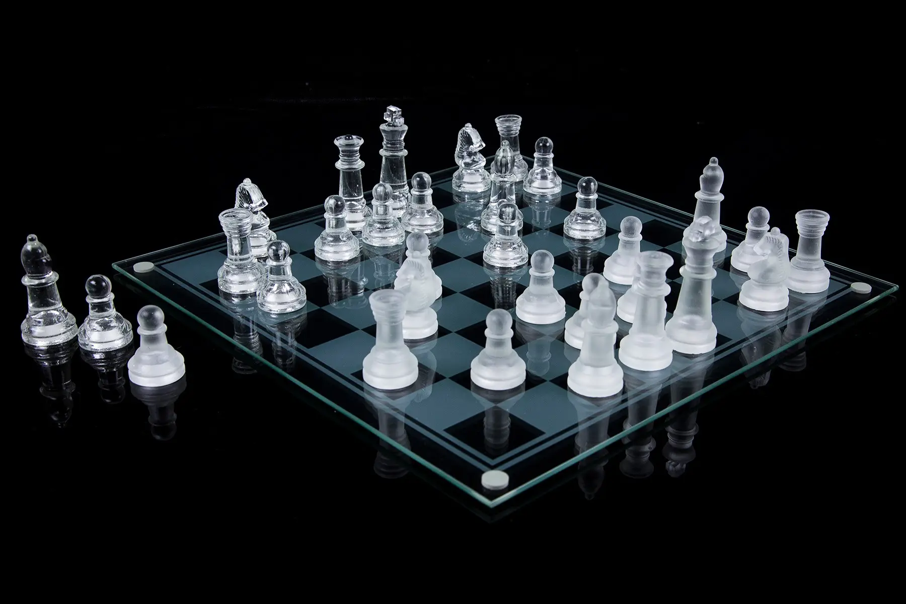 Glass Chess Cam Satranç Takımı (25 cm x 25 cm) Glass Chess Cam Satranç Takımı (25 cm x 25 cm)
