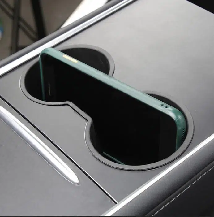 Oto4 Tesla Model 3 ve Model Y 2021-2022 İçin Araba Bardak Tutucu Oto4 Tesla Model 3 ve Model Y 2021-2022 İçin Araba Bardak Tutucu
