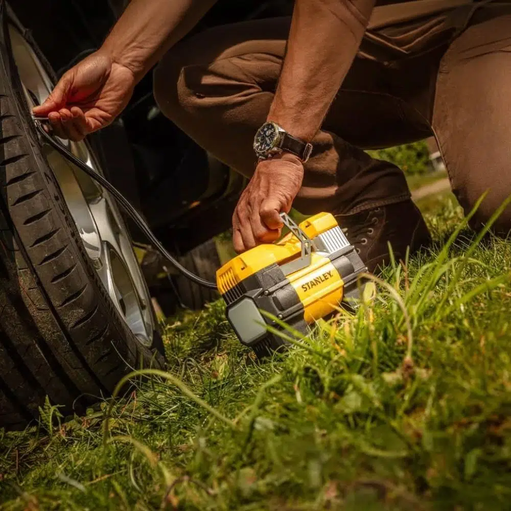 STANLEY SXIF0001 12Volt 150 PSI Dijital Basınç Göstergeli Lastik Şişirme Pompası + Led Lamba STANLEY SXIF0001 12Volt 150 PSI Dijital Basınç Göstergeli Lastik Şişirme Pompası + Led Lamba