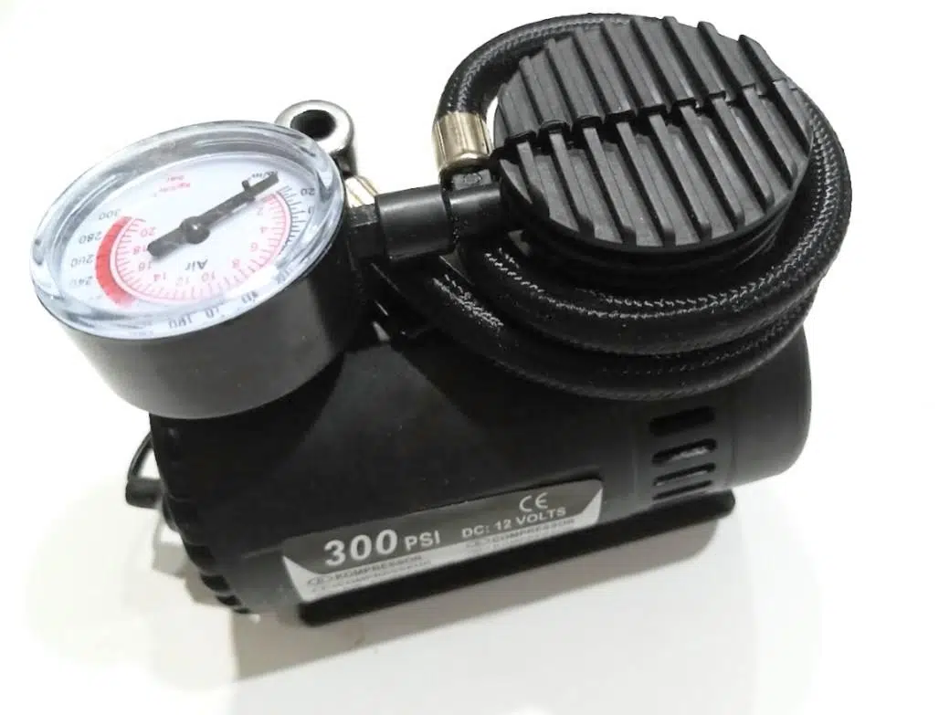 Sepetinegelsin Taşınabilir Oto Hava Kompresörü Çakmaklık İle Çalışır 12v 300 Psi Sepetinegelsin Taşınabilir Oto Hava Kompresörü Çakmaklık İle Çalışır 12v 300 Psi